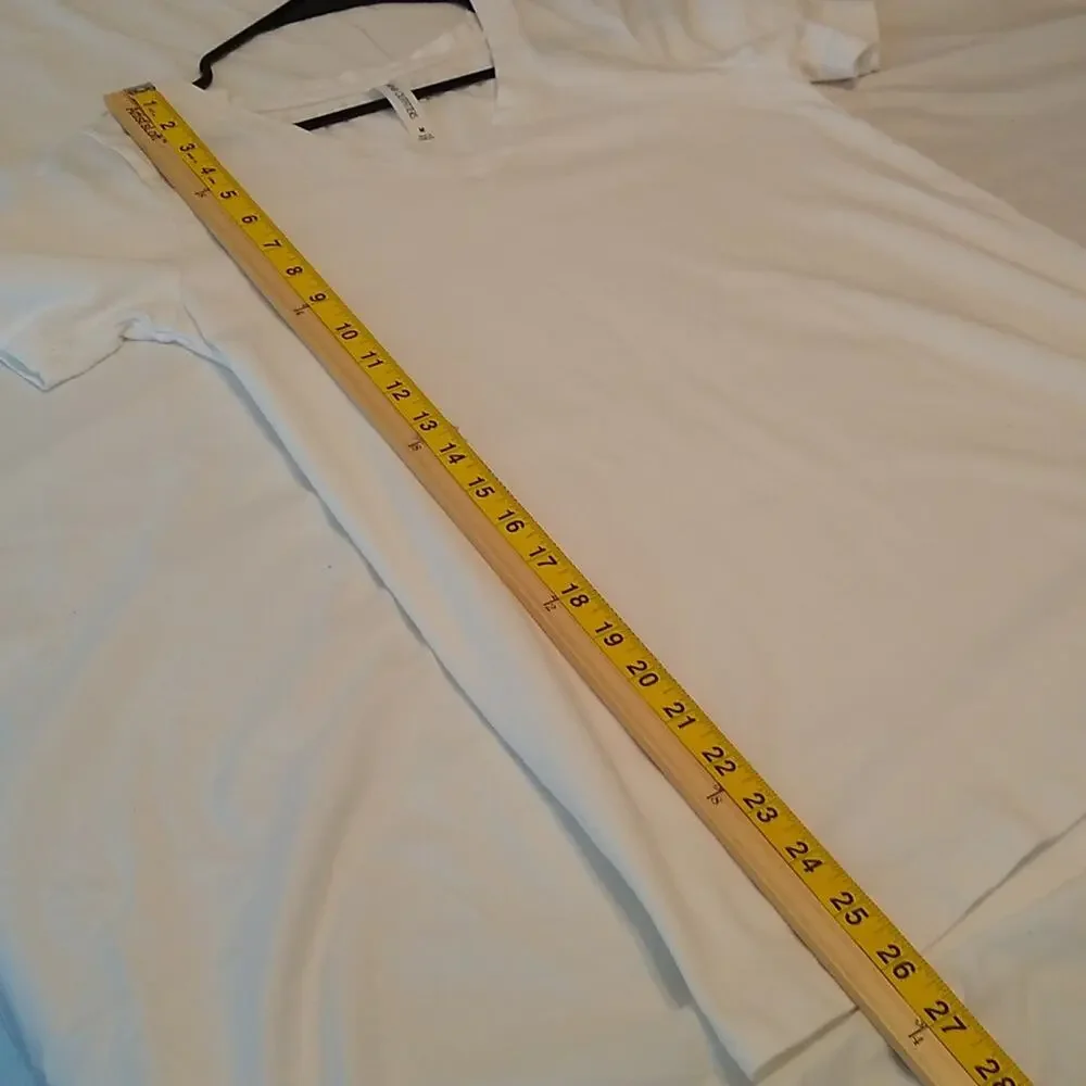 Zenana Outfitters women's size medium White T-shirt. Casual.